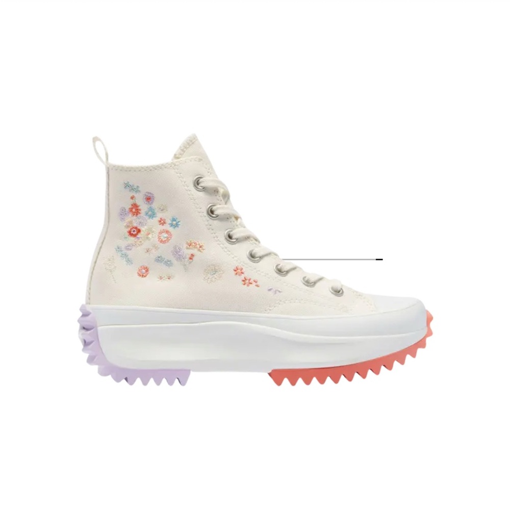 VERY LIMITED EDITION Converse Run Star Hike Platform Hi
Embroidered Floral Egret